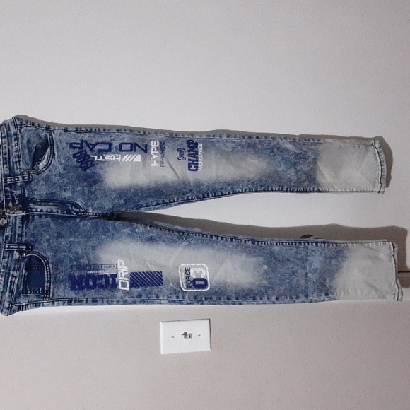 Jeans - Picture 1 of 2